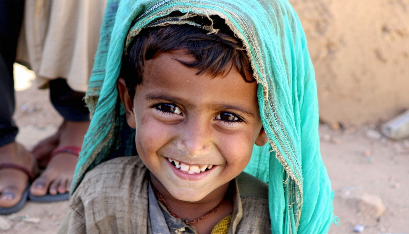 Smiling orphan in Yemen-3